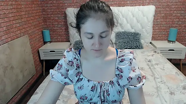 Holliy Cooper online show from July 2026 08:02:01 AM