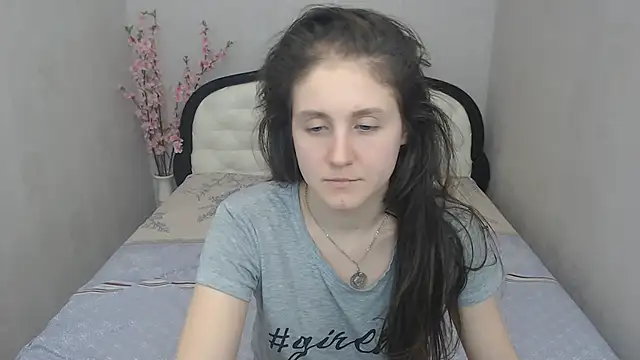 Holliy Cooper online show from March 2025 03:56:01 PM