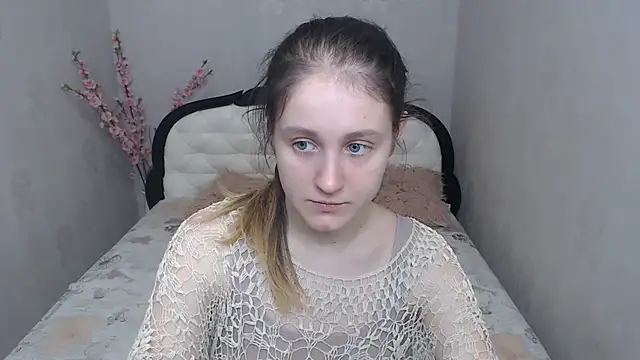 Holliy Cooper online show from April 2026 08:37:02 AM