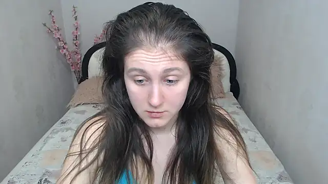 Holliy Cooper online show from April 2026 07:59:01 AM