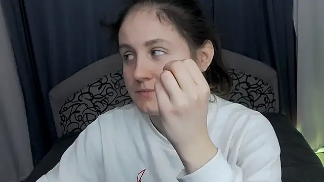 Snapshot of Holliy_Cooper chatting on December 2025 09:04:02 AM Holliy Cooper online show from December 2025 09:04:02 AM