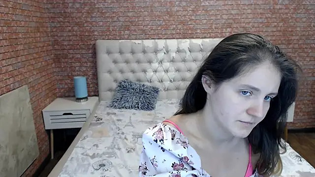 Holliy Cooper online show from September 2025 08:13:02 AM