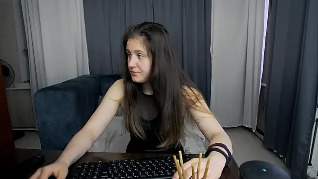 Snapshot of Holliy_Cooper chatting on June 2026 08:03:01 AM Holliy Cooper online show from June 2026 08:03:01 AM