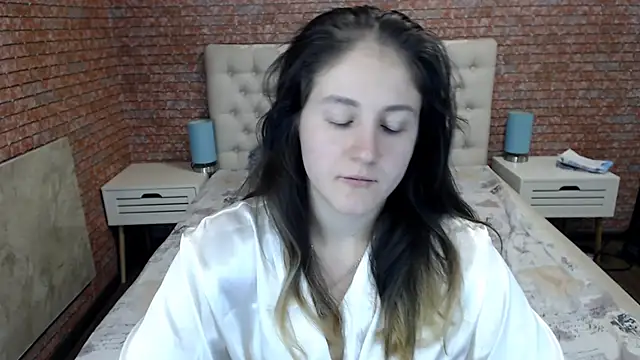 Holliy Cooper online show from October 2025 08:59:01 AM
