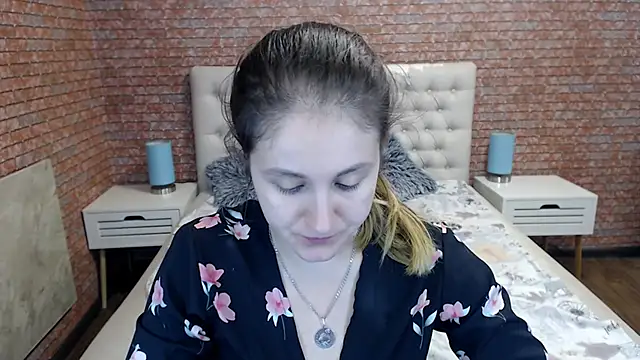 Holliy Cooper online show from September 2025 07:40:02 AM