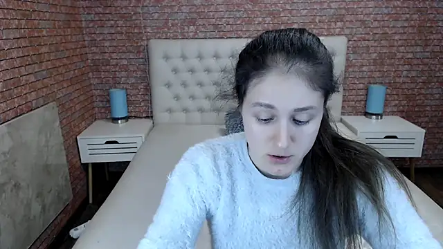 Holliy Cooper online show from March 2025 01:43:02 PM