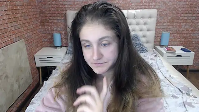 Holliy Cooper online show from September 2025 07:44:01 AM