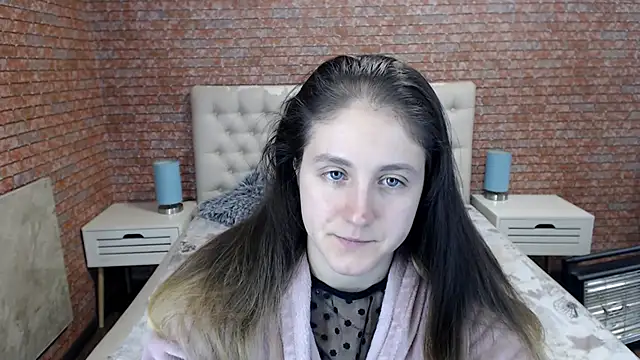 Holliy Cooper online show from October 2025 08:18:02 AM