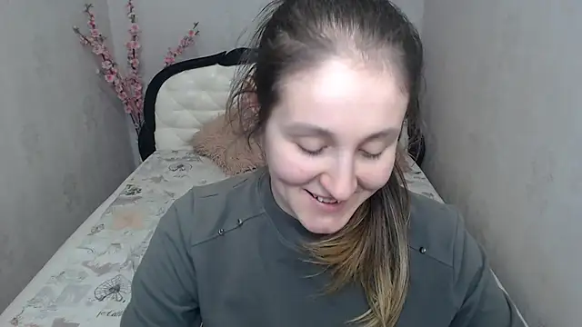 Holliy Cooper online show from April 2026 12:29:02 PM