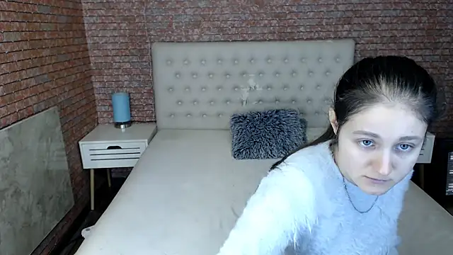 Holliy Cooper online show from February 2025 01:33:01 PM