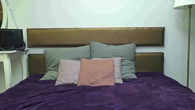 MissYvie online show from October 2025 08:00:01 AM