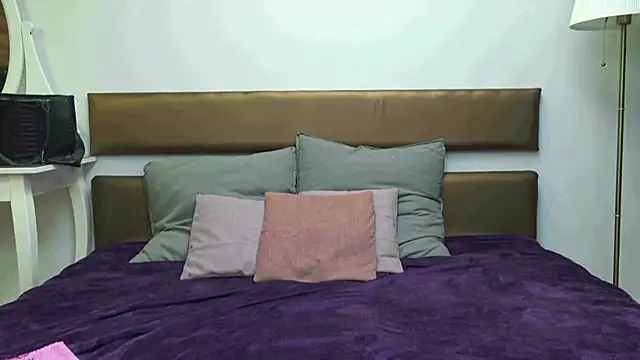 Snapshot of MissYvie chatting on June 2026 07:25:01 AM MissYvie online show from June 2026 07:25:01 AM