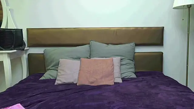 MissYvie online show from November 2025 08:52:01 AM