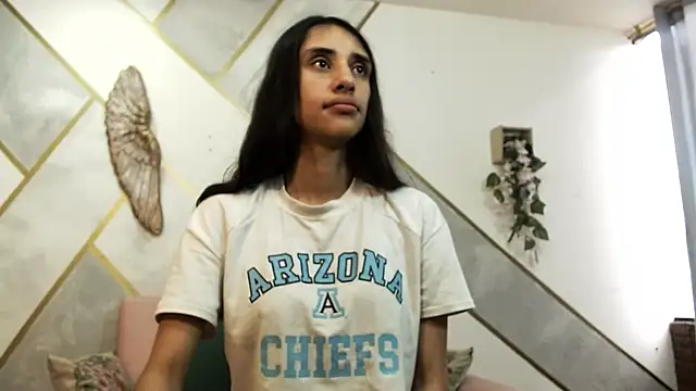 Snapshot of RoxanaCyrano_ chatting on November 2025 05:56:01 PM RoxanaCyrano online show from November 2025 05:56:01 PM