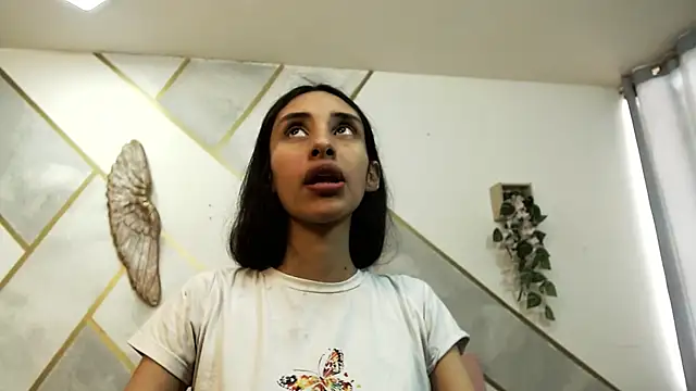 Snapshot of RoxanaCyrano_ chatting on October 2025 07:03:02 PM RoxanaCyrano online show from October 2025 07:03:02 PM