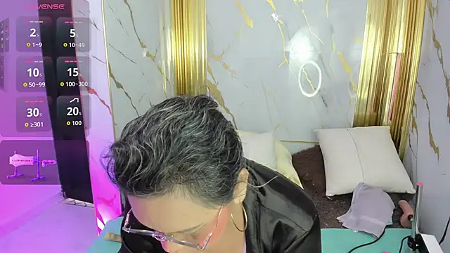 dianamilf online show from April 2026 08:34:01 PM