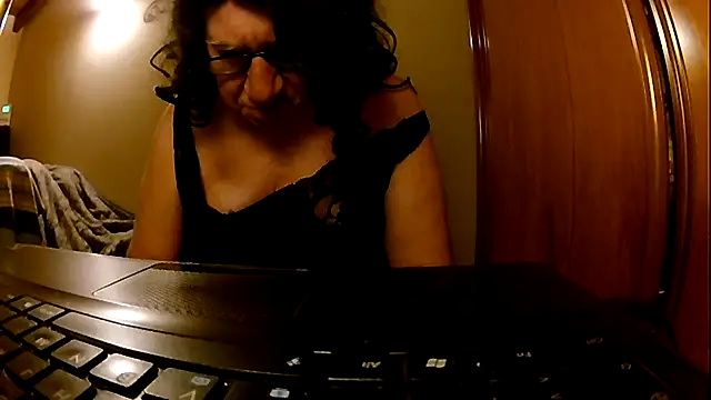 Snapshot of daniela44 chatting on December 2024 01:03:02 AM daniela44 online show from December 2024 01:03:02 AM