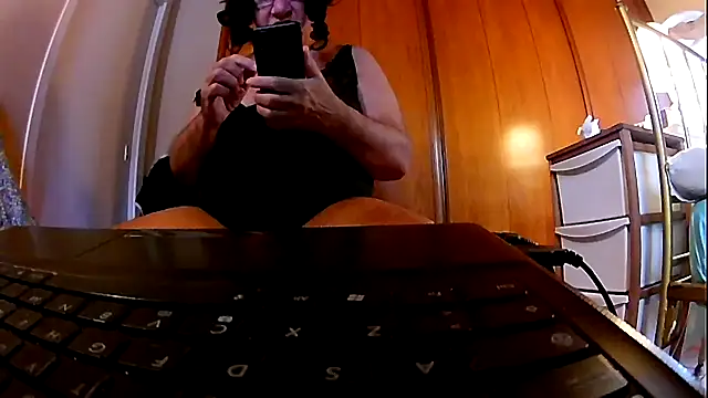 Snapshot of daniela44 chatting on October 2025 08:22:01 AM daniela44 online show from October 2025 08:22:01 AM