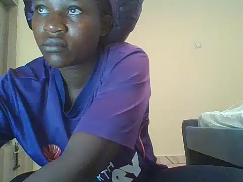 Snapshot of prettychic5 chatting on October 2025 07:42:02 AM prettychic5 online show from October 2025 07:42:02 AM