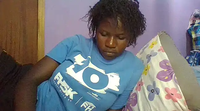 Snapshot of prettychic5 chatting on March 2025 02:40:01 PM prettychic5 online show from March 2025 02:40:01 PM