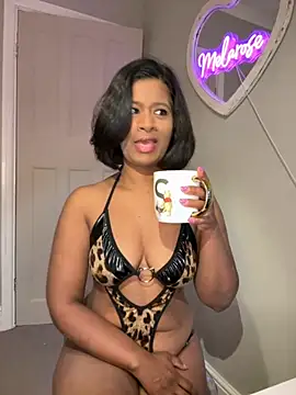Snapshot of RoseMelanie chatting on October 2025 06:26:02 AM RoseMelanie online show from October 2025 06:26:02 AM