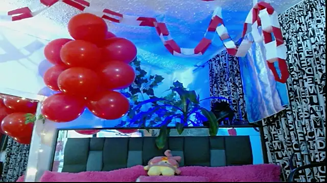 Snapshot of DULCE_ZOE chatting on February 2025 05:18:02 AM DULCE ZOE online show from February 2025 05:18:02 AM