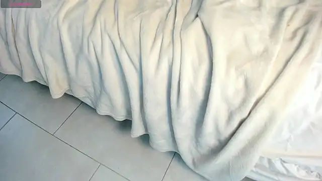 im alivys  online show from February 2025 03:41:02 PM