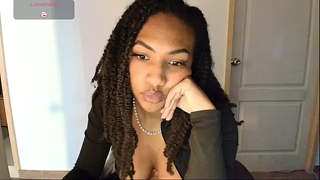 im alivys  online show from June 2026 11:10:02 PM