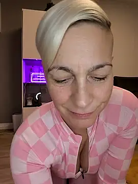 DarleenHot online show from December 2025 04:17:02 PM