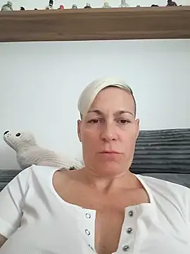 Snapshot of DarleenHot chatting on May 2026 08:23:02 AM DarleenHot online show from May 2026 08:23:02 AM