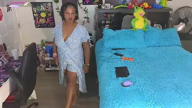 temptressbeauty24 online show from September 2025 09:04:01 PM