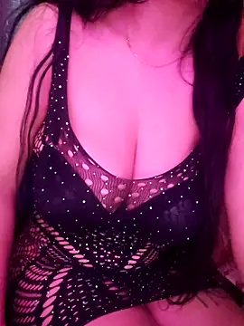 Snapshot of Zeina2024 chatting on December 2025 06:35:02 PM Zeina2024 online show from December 2025 06:35:02 PM