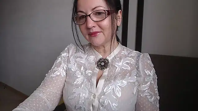 Alma44 online show from November 2025 08:52:02 AM