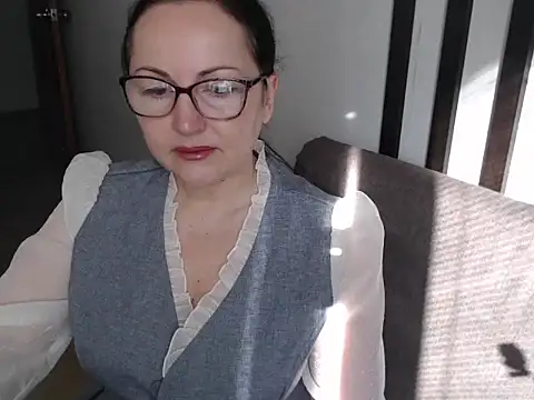 Alma44 online show from March 2026 07:13:01 AM