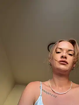 ElenaRebelle online show from June 2026 04:18:01 AM