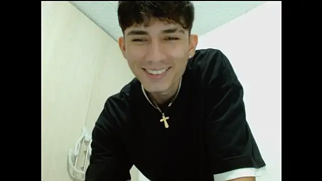 Snapshot of ChicoMaloFfF chatting on September 2025 09:43:02 PM ChicoMaloFfF online show from September 2025 09:43:02 PM