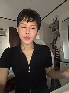 Plaxtique online show from December 2025 05:40:02 AM