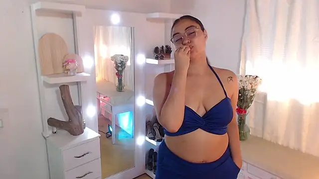  Kim  M online show from November 2025 12:09:01 PM