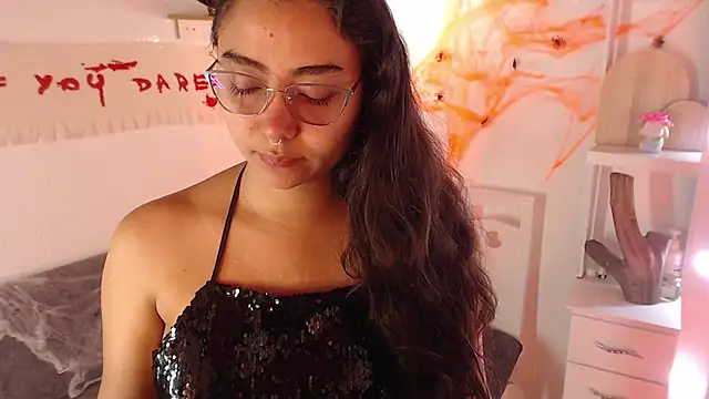  Kim  M online show from November 2025 12:32:02 PM