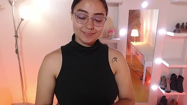  Kim  M online show from November 2025 01:05:01 PM