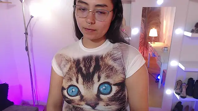  Kim  M online show from November 2025 06:51:02 PM