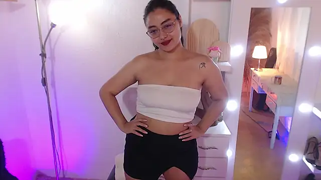  Kim  M online show from November 2025 12:05:01 PM