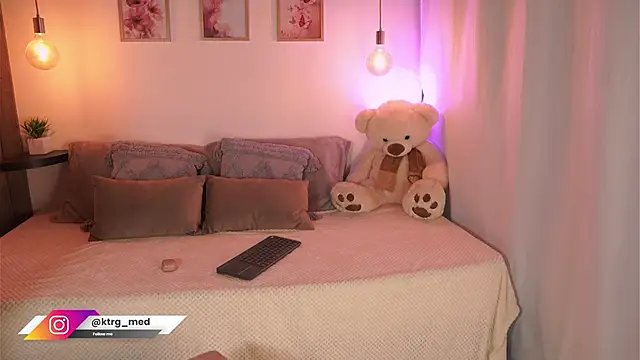 amelie gonzalez online show from October 2025 07:15:02 PM