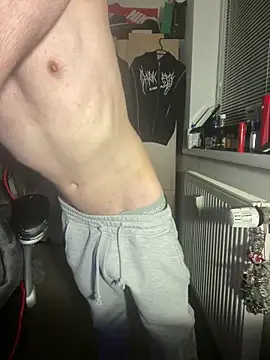 Snapshot of Using_Crew chatting on March 2026 09:33:01 PM Using Crew online show from March 2026 09:33:01 PM