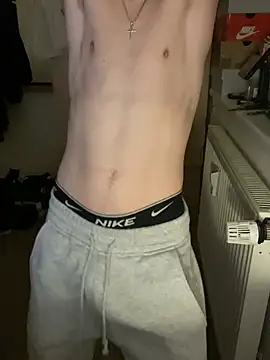 Snapshot of Using_Crew chatting on January 2025 06:17:02 PM Using Crew online show from January 2025 06:17:02 PM