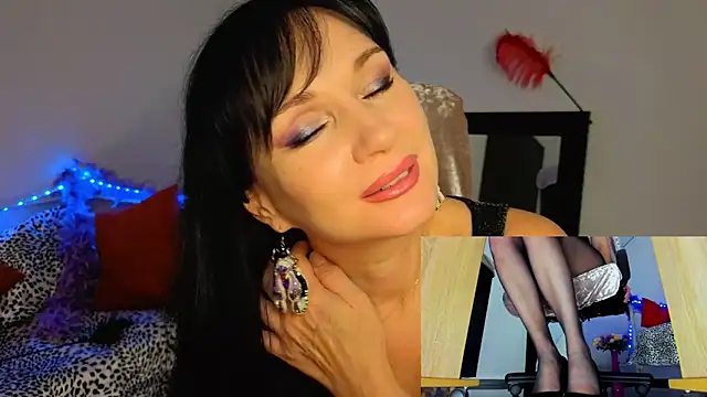 Sofia Ford online show from November 2025 01:37:01 PM