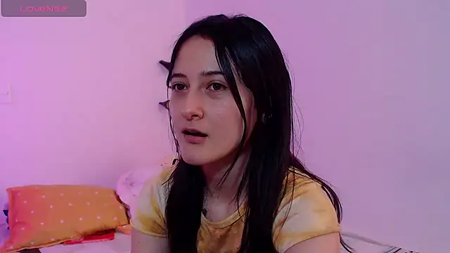 AlissonnFoxx online show from April 2026 07:37:01 PM