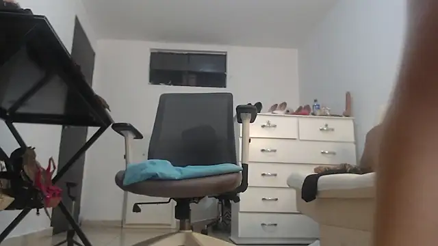 ammarahot7777 online show from March 2026 12:33:01 AM