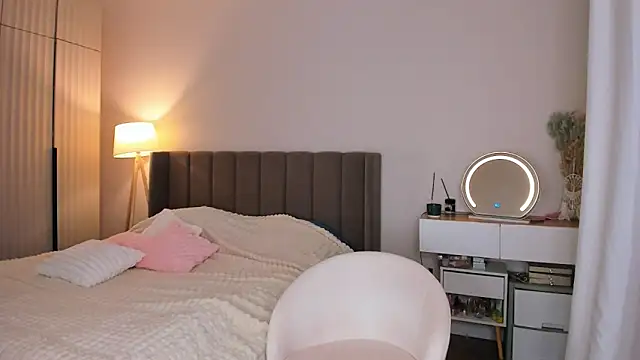 Anni  cute online show from April 2026 02:57:01 PM