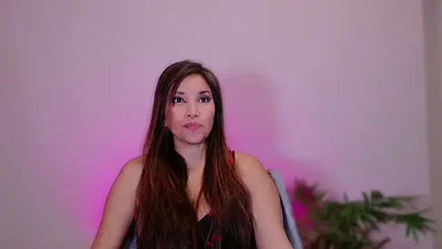 Snapshot of DivineLynn chatting on December 2024 12:39:02 PM DivineLynn online show from December 2024 12:39:02 PM